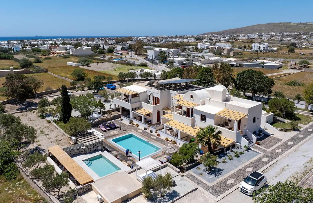 Birds Villa Apartments With Heated Pool - Including Car And Breakfast-1